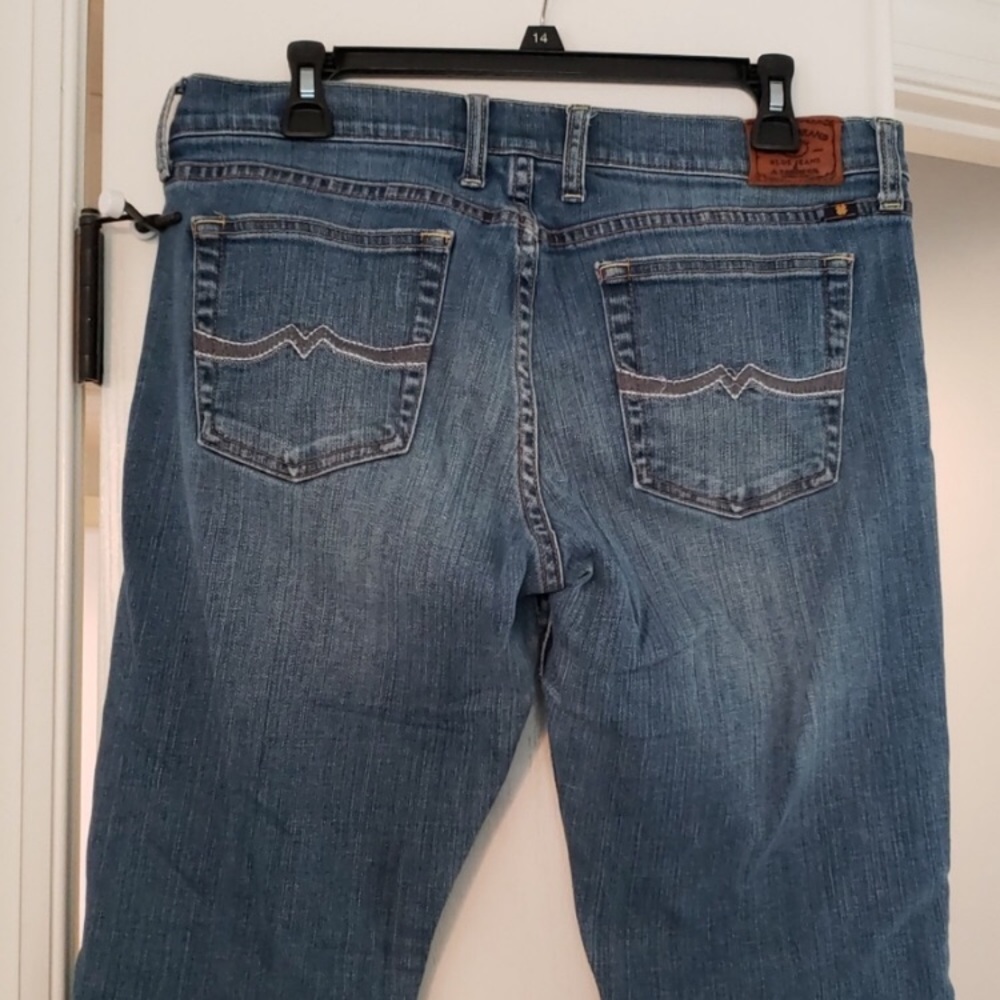 Lucky sweet & straight cut👖- EUC, flattering!